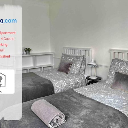 Netley Village Apartment By Your Stay Solutions Short Lets & Serviced Accommodation Netley Southampton With Free Wi-Fi هامبل المظهر الخارجي الصورة