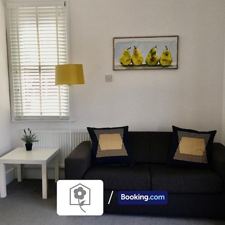 Netley Village Apartment By Your Stay Solutions Short Lets & Serviced Accommodation Netley Southampton With Free Wi-Fi هامبل المظهر الخارجي الصورة