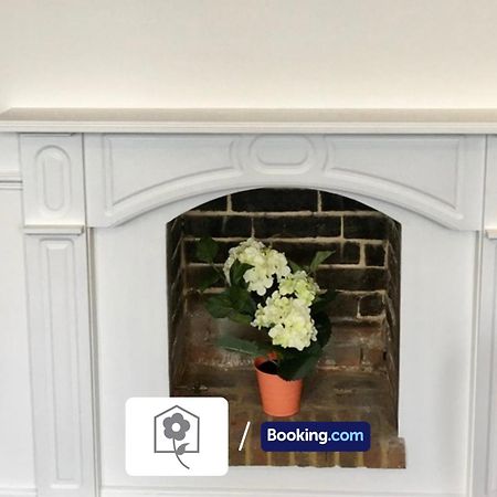 Netley Village Apartment By Your Stay Solutions Short Lets & Serviced Accommodation Netley Southampton With Free Wi-Fi هامبل المظهر الخارجي الصورة