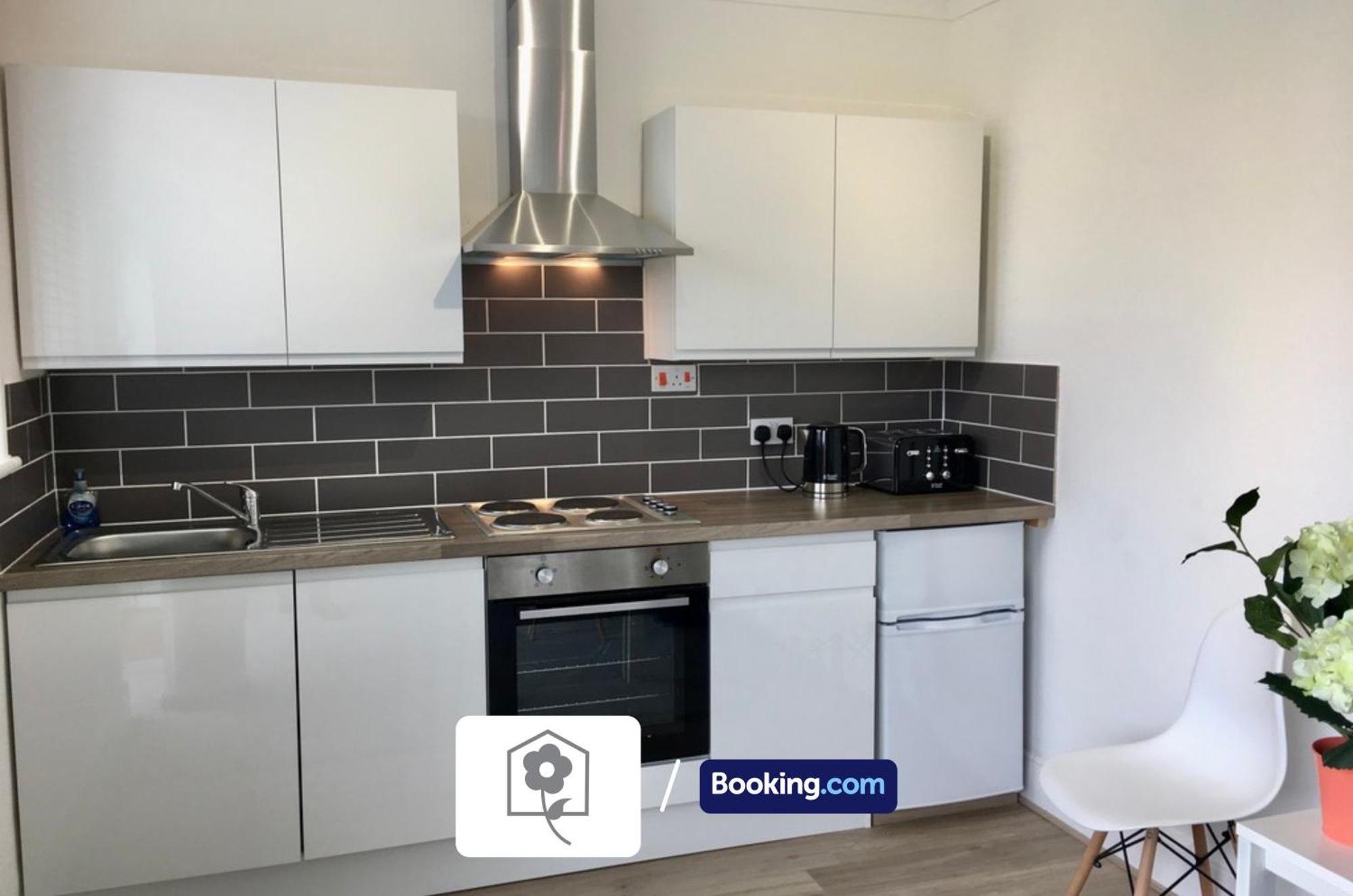 Netley Village Apartment By Your Stay Solutions Short Lets & Serviced Accommodation Netley Southampton With Free Wi-Fi هامبل المظهر الخارجي الصورة