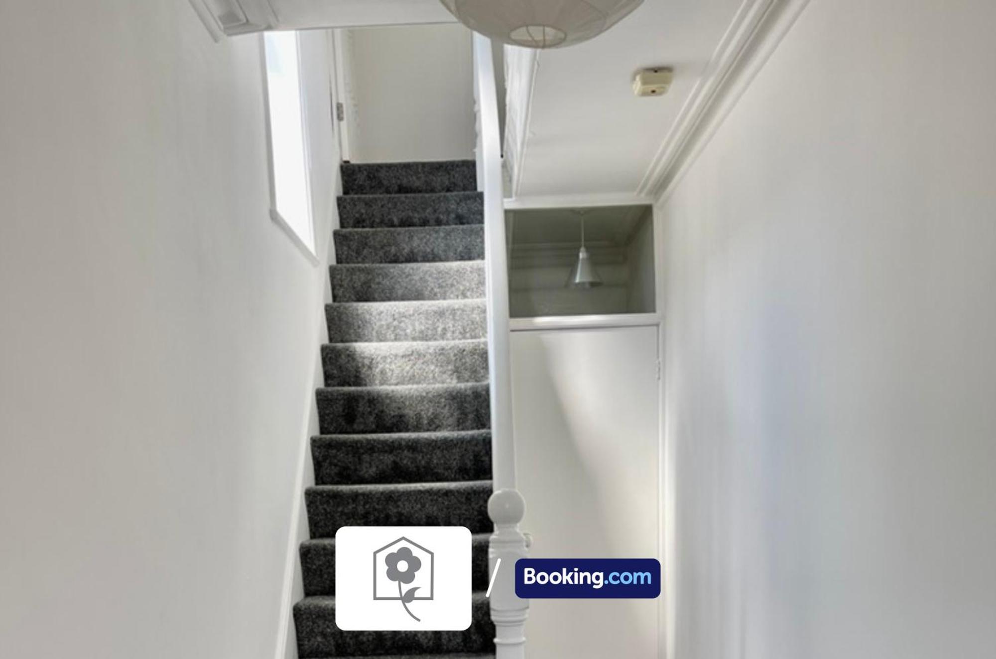 Netley Village Apartment By Your Stay Solutions Short Lets & Serviced Accommodation Netley Southampton With Free Wi-Fi هامبل المظهر الخارجي الصورة