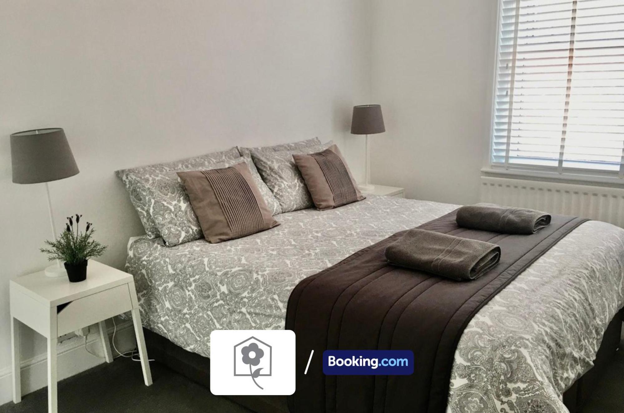 Netley Village Apartment By Your Stay Solutions Short Lets & Serviced Accommodation Netley Southampton With Free Wi-Fi هامبل المظهر الخارجي الصورة