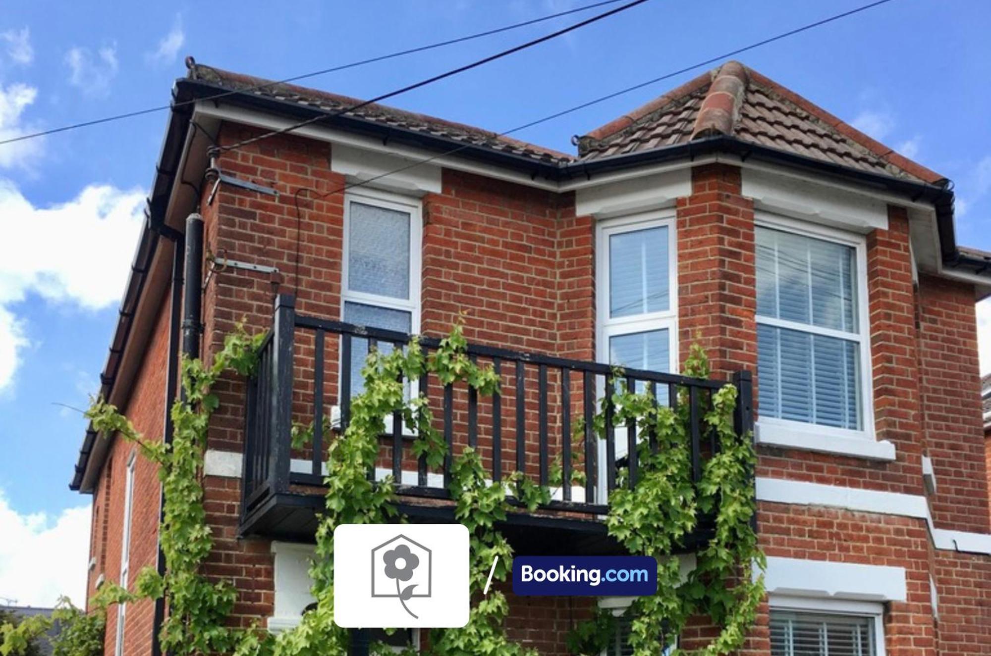 Netley Village Apartment By Your Stay Solutions Short Lets & Serviced Accommodation Netley Southampton With Free Wi-Fi هامبل المظهر الخارجي الصورة